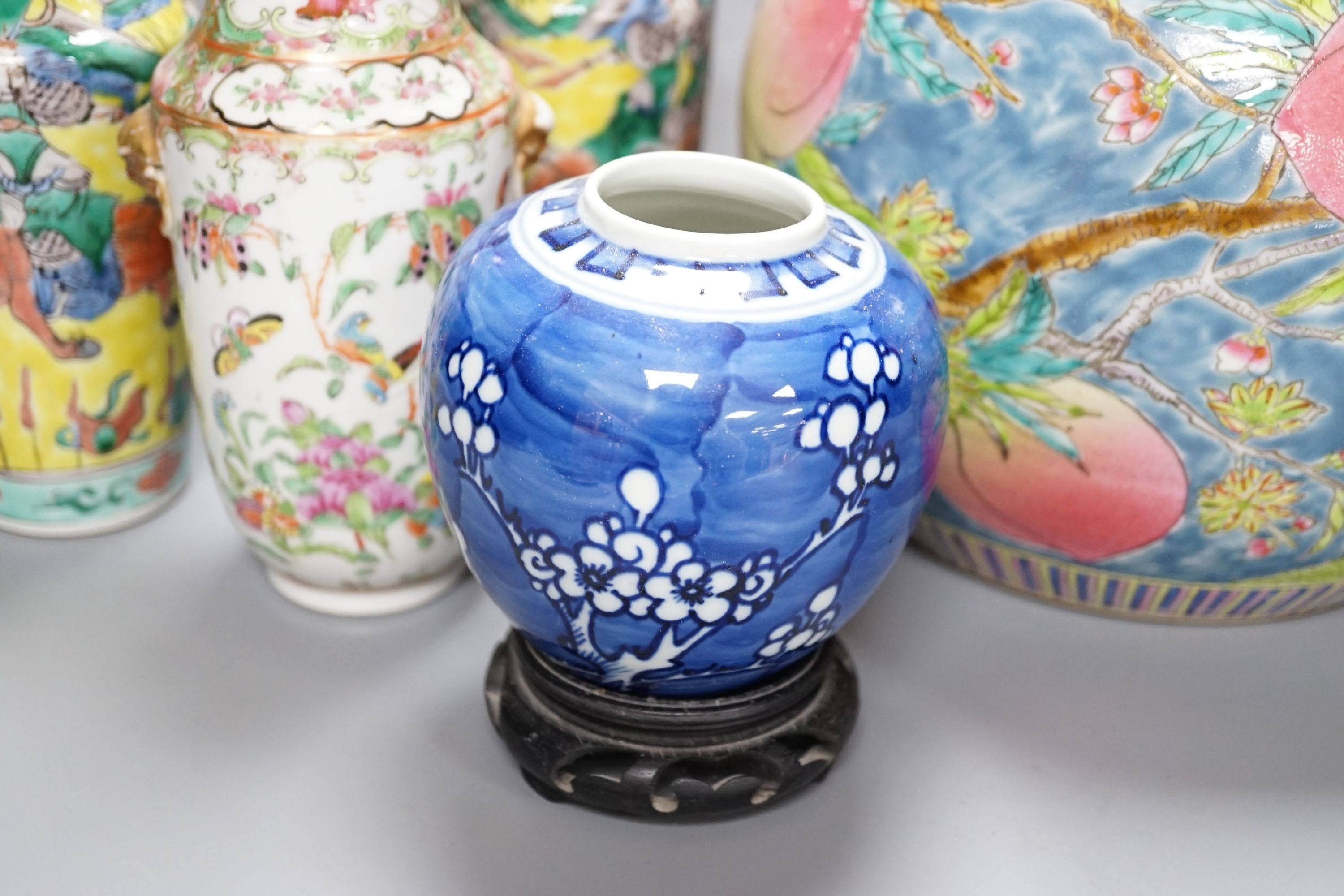 A pair of Chinese yellow ground vases, 20cm, a blue and white jar, famille rose jar and a vase, 19th century and later (5)